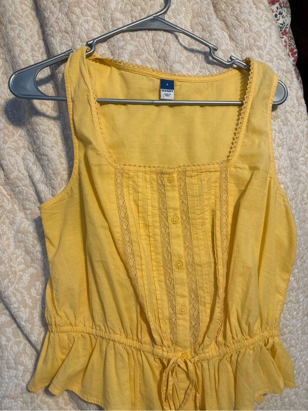 Old Navy Yellow Sleeveless Button Front Peplum Top NWOT